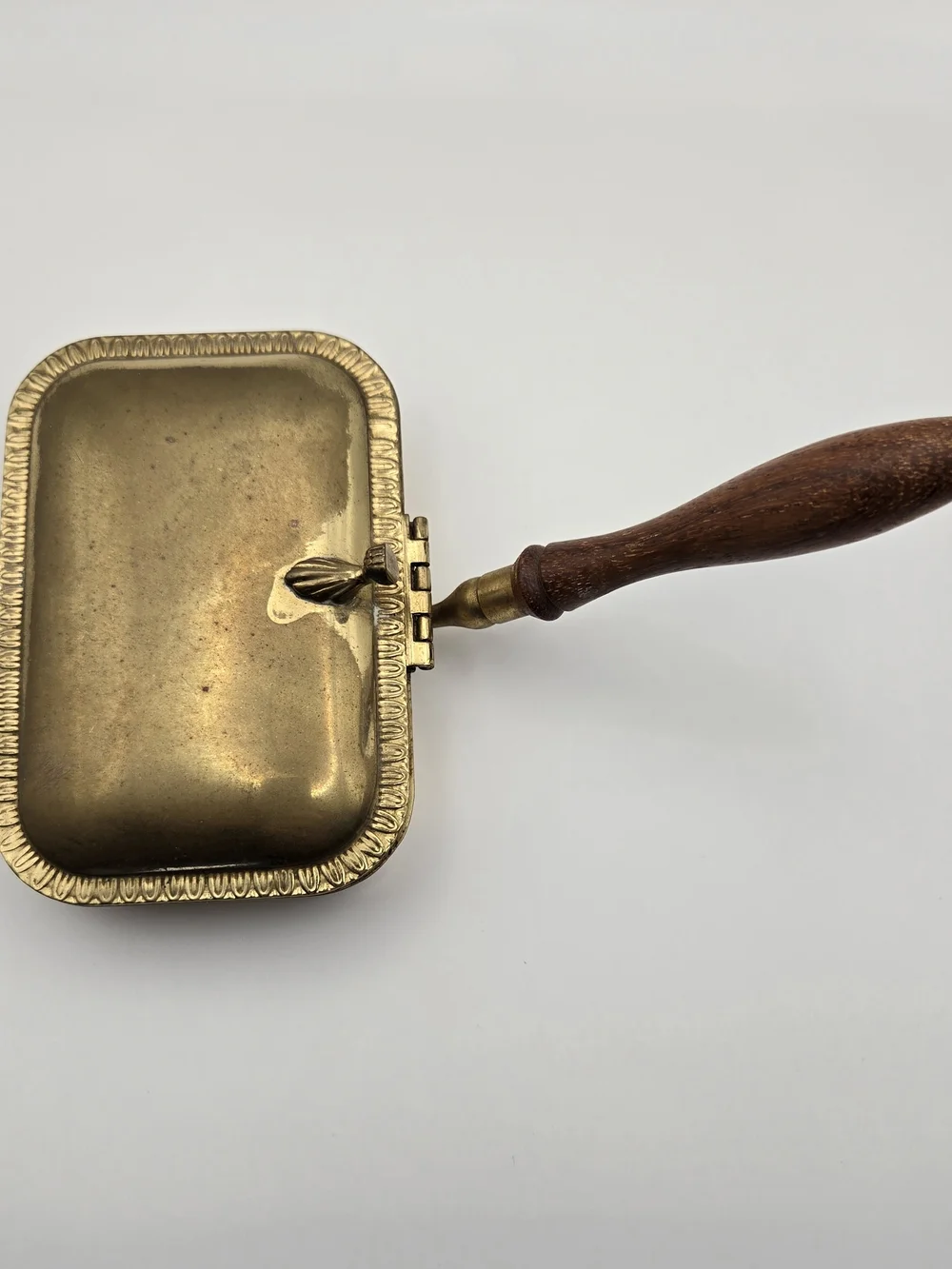 ✨ Vintage Brass Silent Butler Crumb Catchers – Set of 2 - Picture 6 of 15